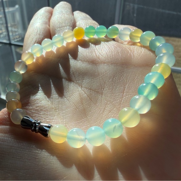 New Natural Yanyuan Agate Bracelet – 6mm blue yellow and white Beads - Picture 4 of 7